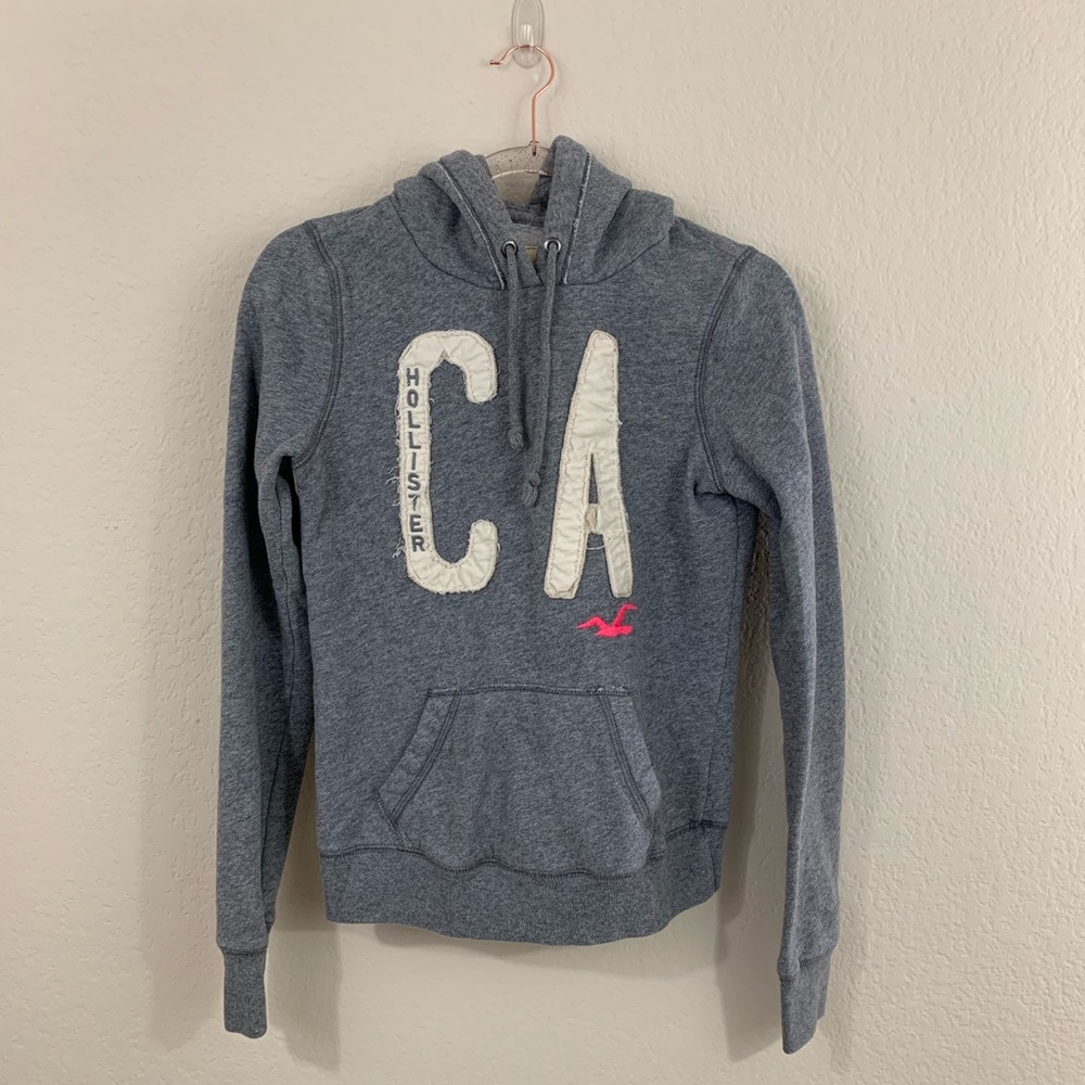 2️⃣/2️⃣0️⃣Hollister “CA” grey hoodie (M)